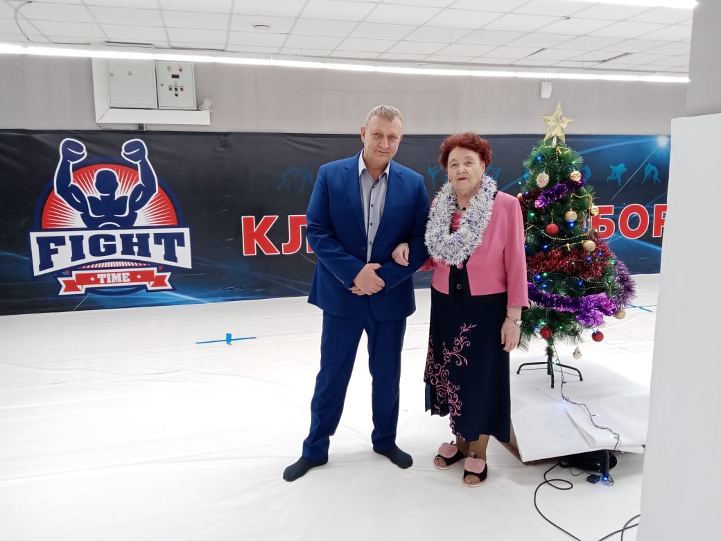Депутат-коммунист Тамара Казанцева проводит новогодние утренники в Тюменской области