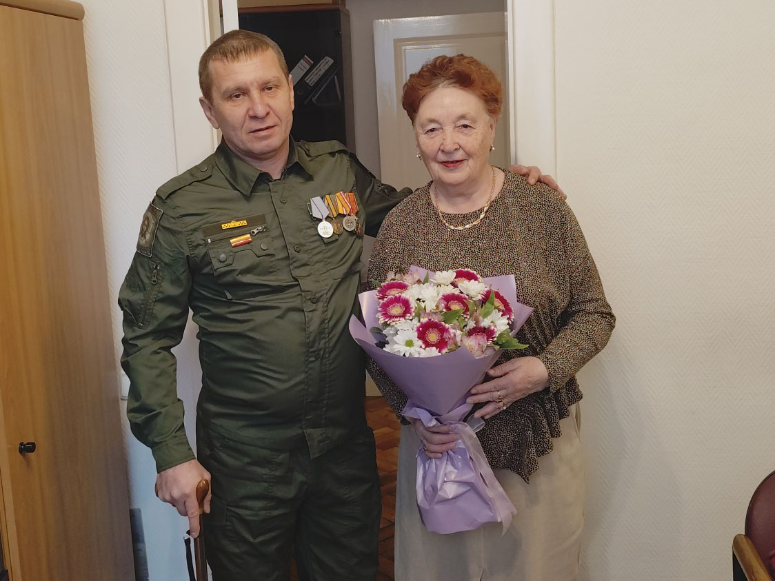 
                        Участник СВО поздравил депутата КПРФ Тамару Казанцеву с праздником 8 марта и поблагодарил за помощь фронту                    