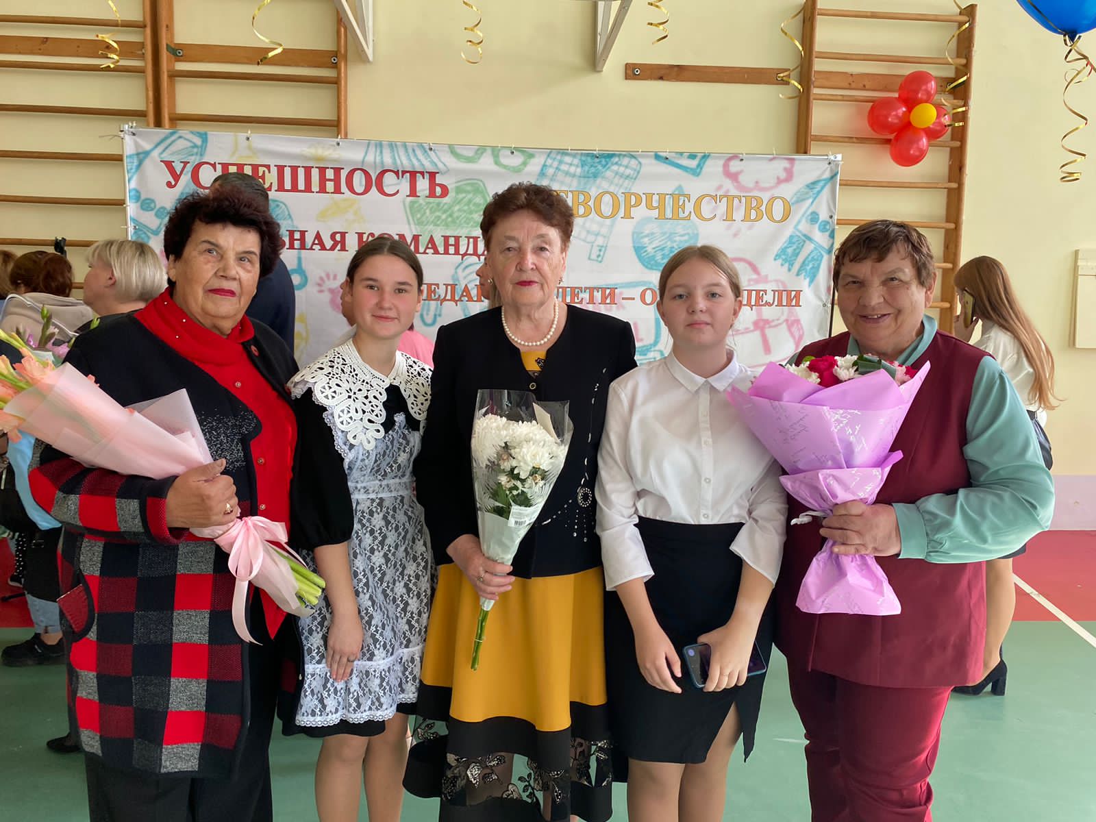 Тамара Казанцева поздравила коллектив школы №1 города Тобольска с Днем знаний