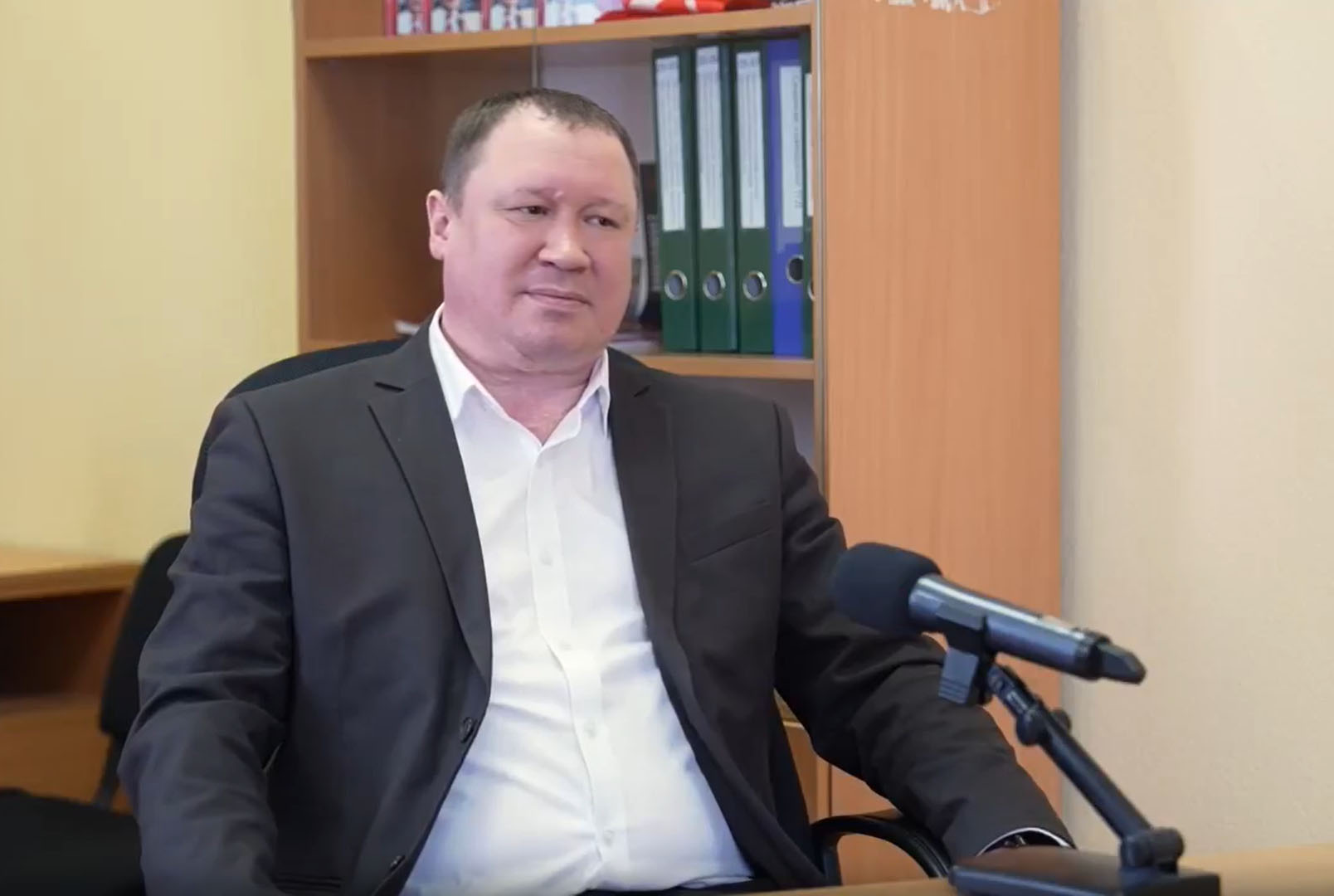 
                        Депутат КПРФ Александр Жуков рассказал о помощи людям, семье и увлечениях (ВИДЕО)                    