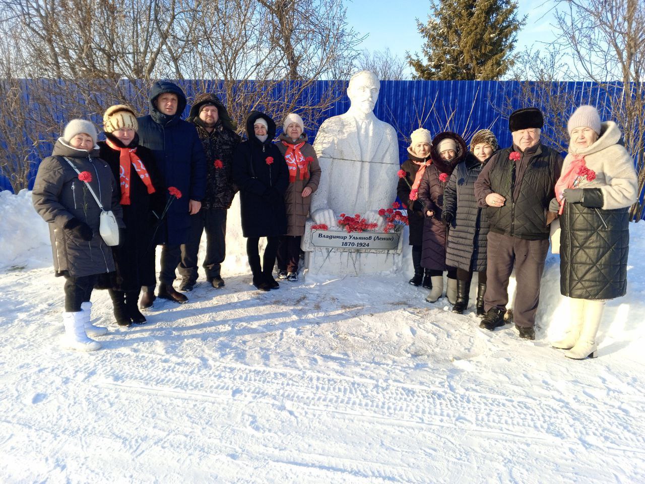 Коммунисты Исетского отделения КПРФ почтили память вождя мирового пролетариата