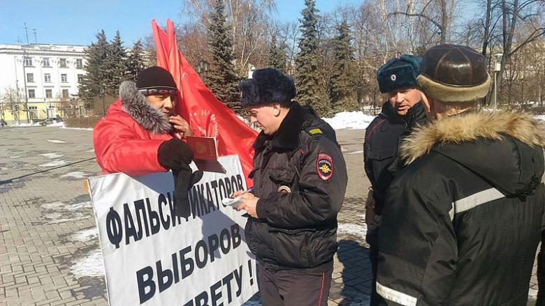 В Тюмени прошёл одиночный пикет против фальсификации итогов голосования