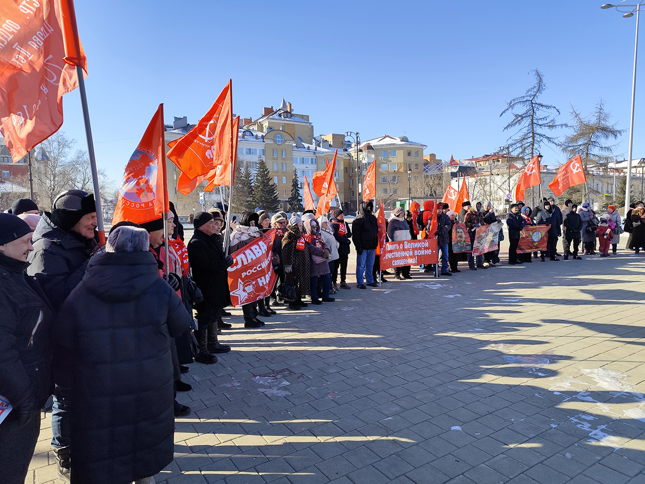 Тюменские коммунисты провели митинг, посвящённый Дню Советской Армии