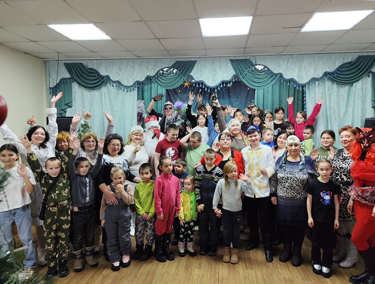 КПРФ организовала Новогодний праздник для детей д. Большие Акияры Тюменского района