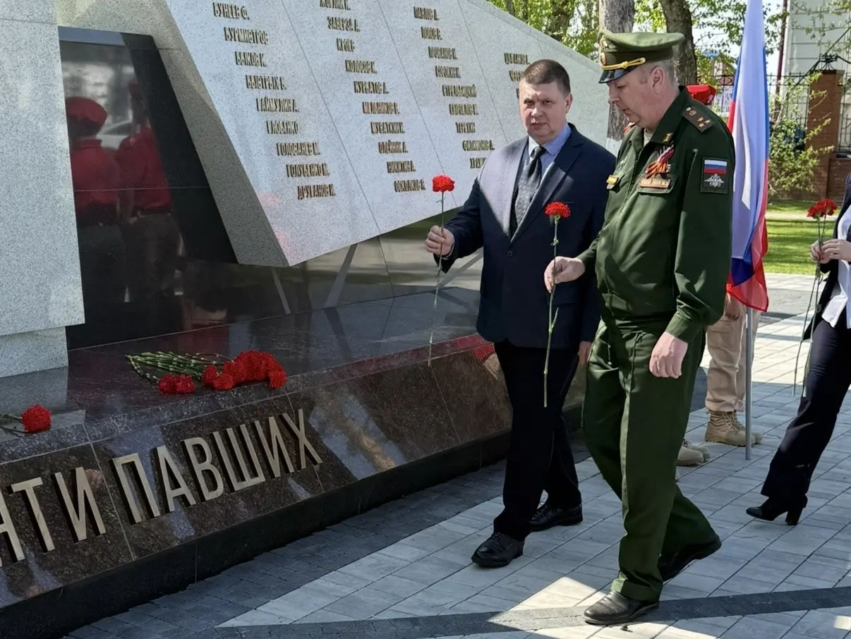 Активист КПРФ Дмитрий Санников почтил память погибших в годы войны авиаторов