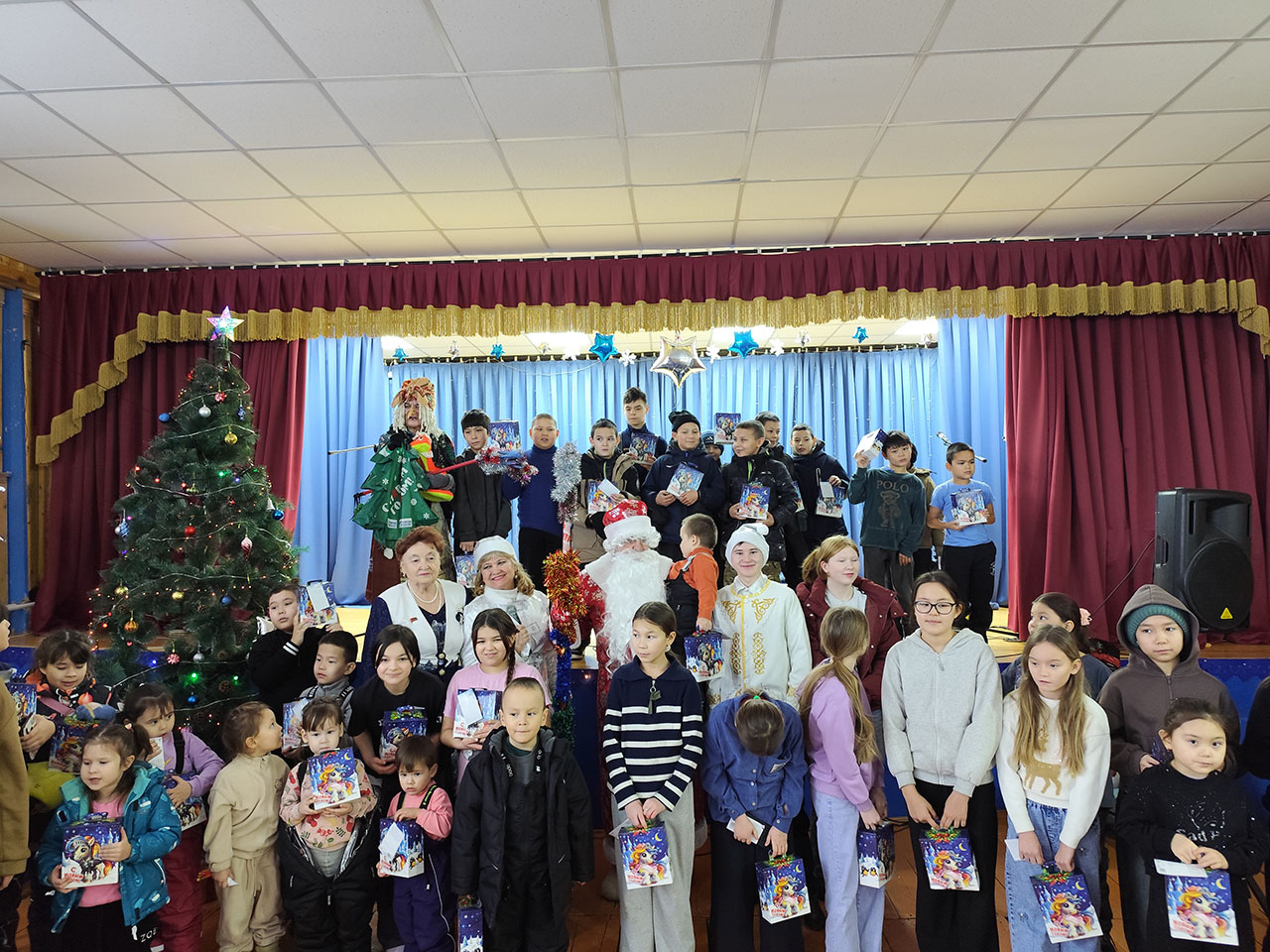 Новогодние ёлки КПРФ прошли в Вагайском районе