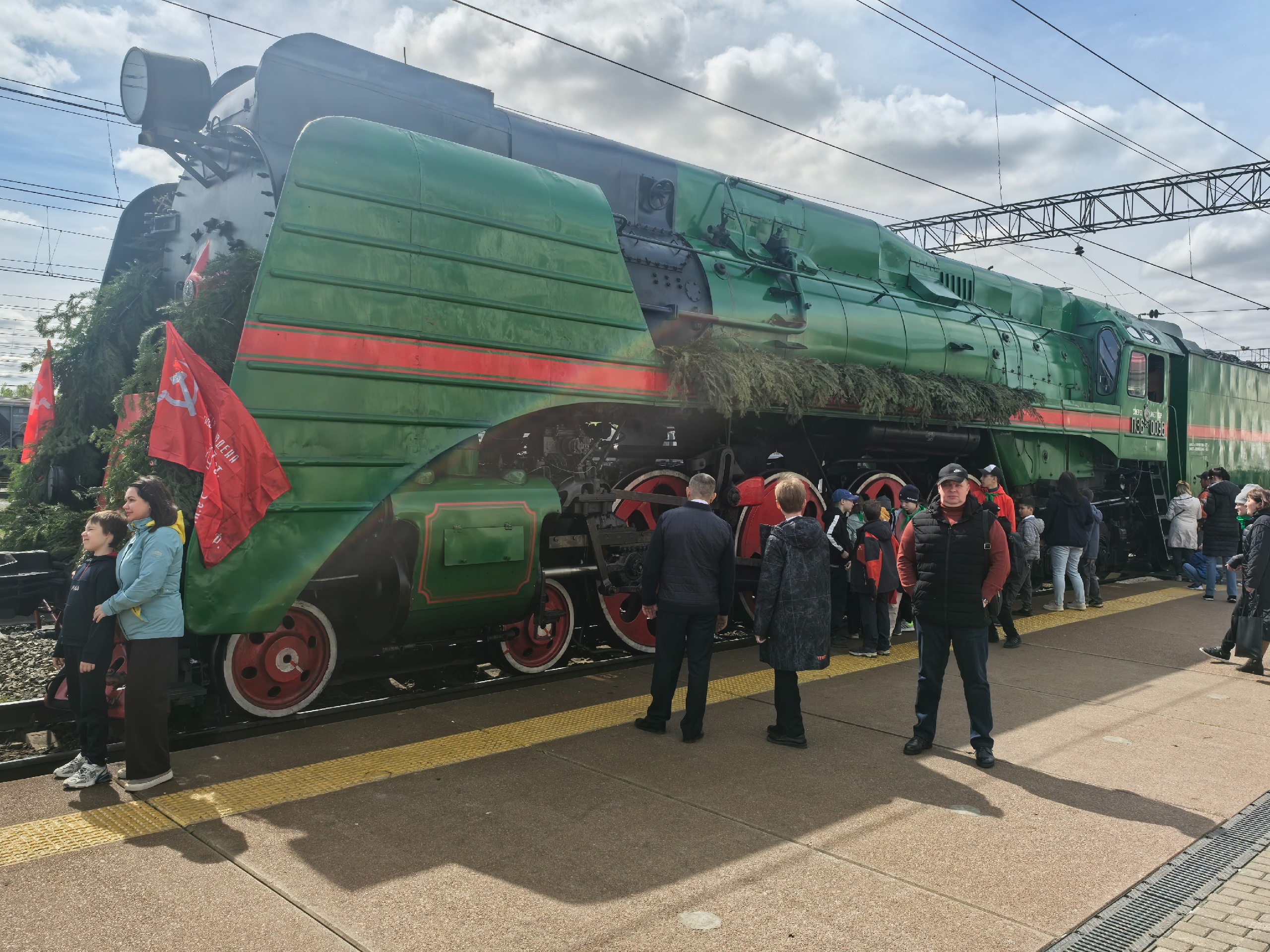 Тюменские коммунисты приняли участие в организации встречи ретро-поезда «Эшелон Победы»