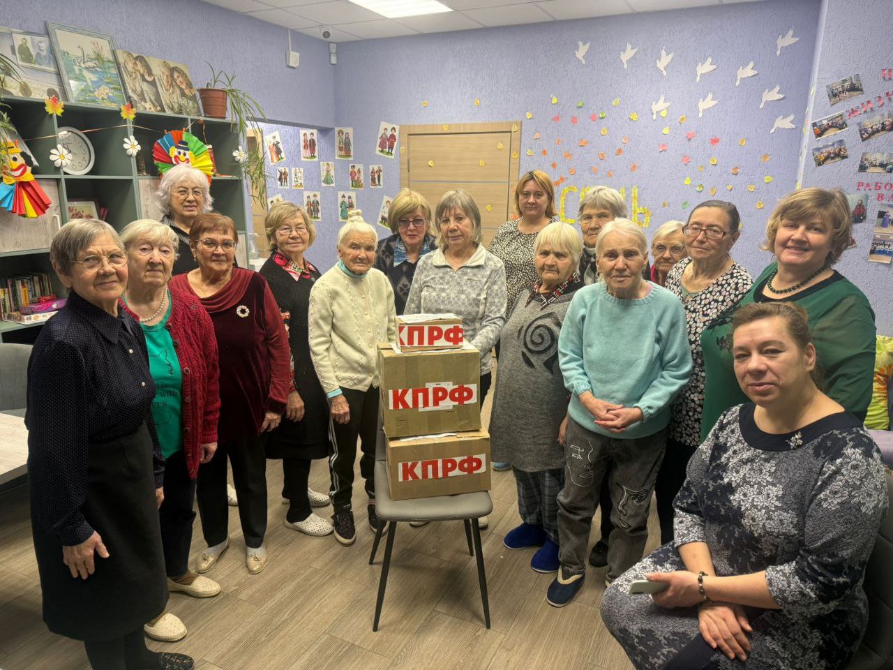 Коммунисты Центрального райкома КПРФ г. Тюмени отправили новогоднюю посылку на фронт