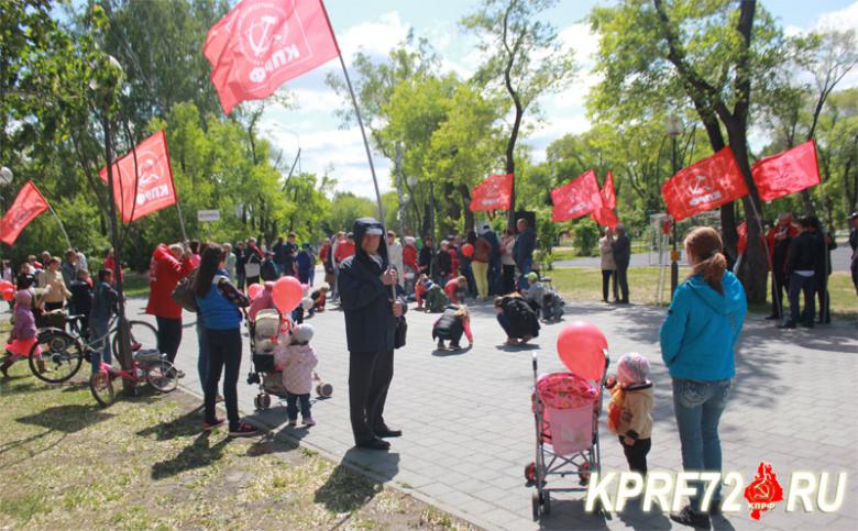 Праздник детства в Комсомольском парке