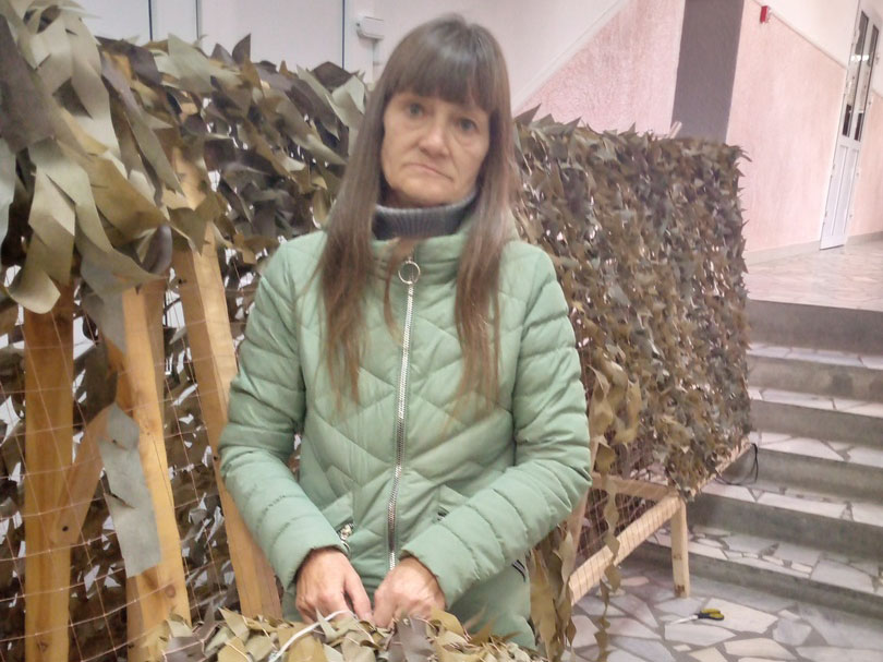 
                        В Тобольске при поддержке Регины Юхневич изготовлено 50 маскировочных сетей для участников СВО                    