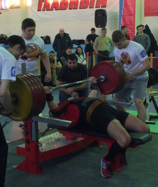 Тюменский коммунист занял первое место в чемпионате  Западной Сибири по пауэрлифтингу и превысил мировой рекорд