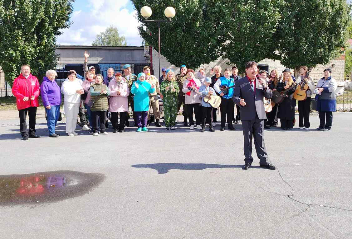 КПРФ организовала концерт патриотической песни в п. Винзили Тюменского района