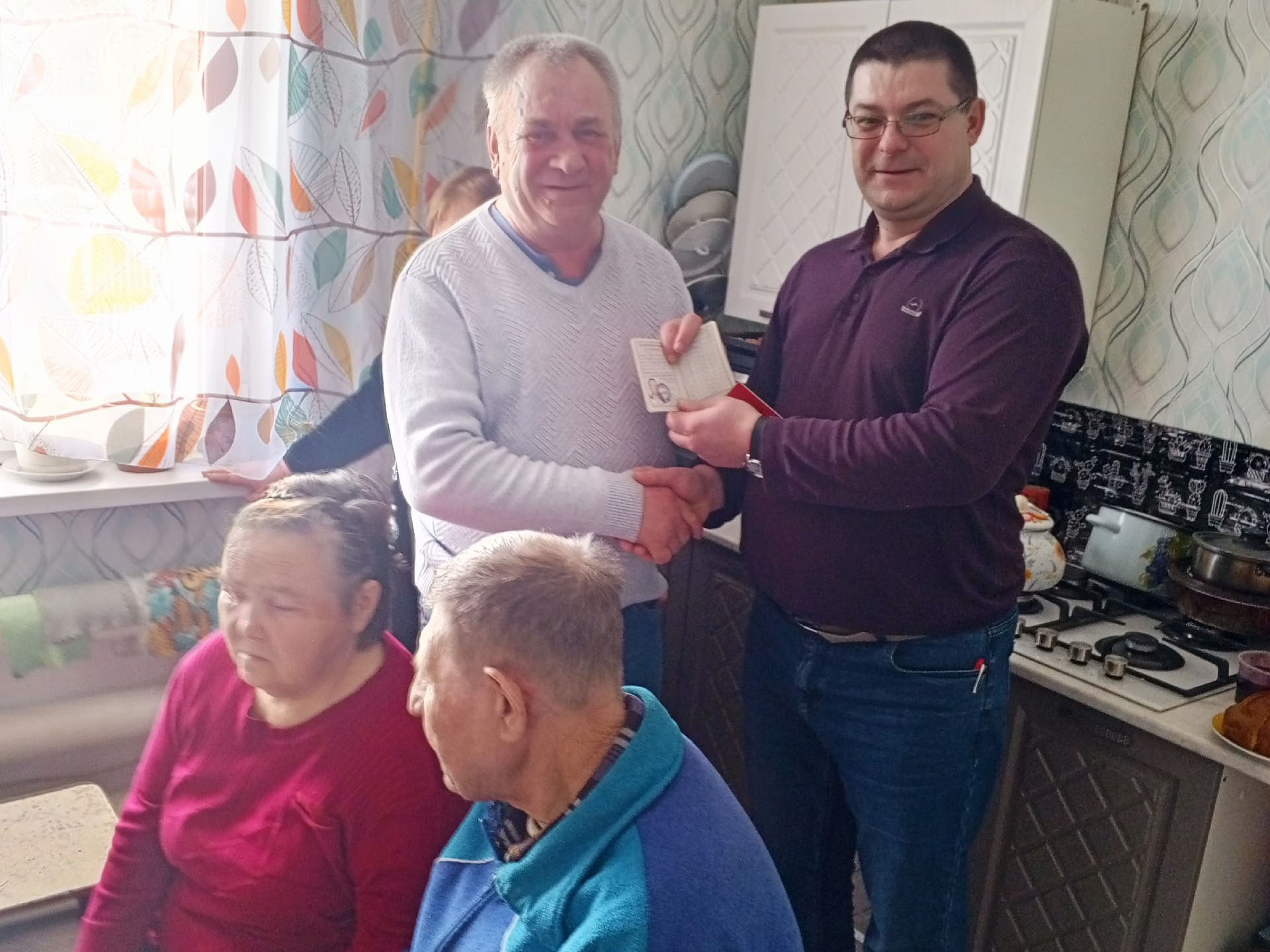 На собрании первичного отделения КПРФ в Голышмановском районе вручены партийные билеты