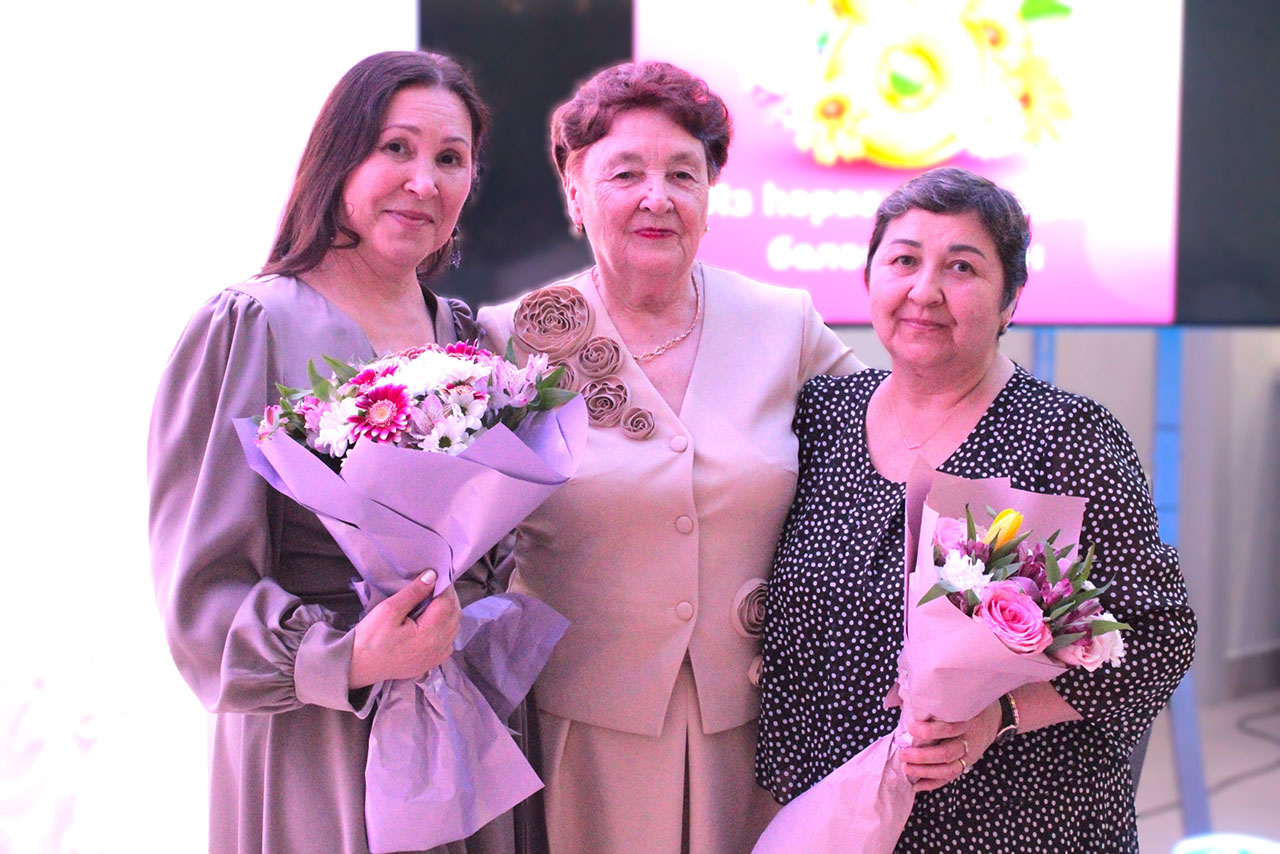 Депутат КПРФ Тамара Казанцева поздравила женщин общественной организации «Яшь Буын» с праздником 8 марта