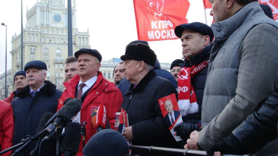 Г.А. Зюганов и Н.М. Харитонов встретились с московским партактивом и присоединились к акции «Красные в городе»