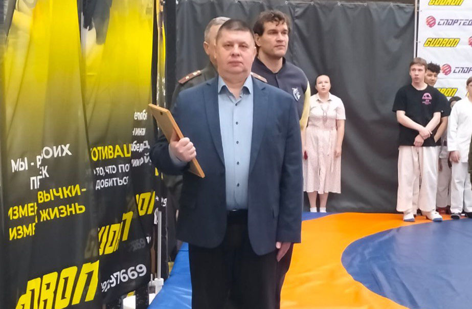 Дмитрий Санников принял участие в открытии турнира по рукопашному бою, посвящённому Дню призывника