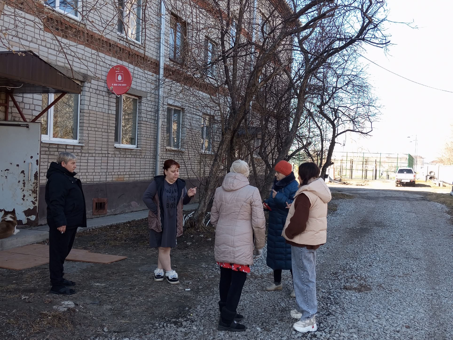 Жители подгорной части Тобольска попросили депутата КПРФ Регину Юхневич спасти дом от потопа в подвале