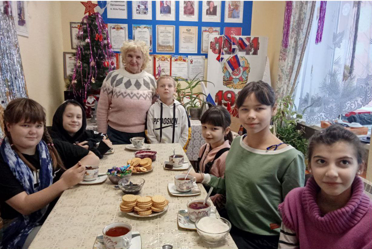 Коммунисты первичного отделения КПРФ п. Усть-Тавда провели для детей праздник зимних традиций