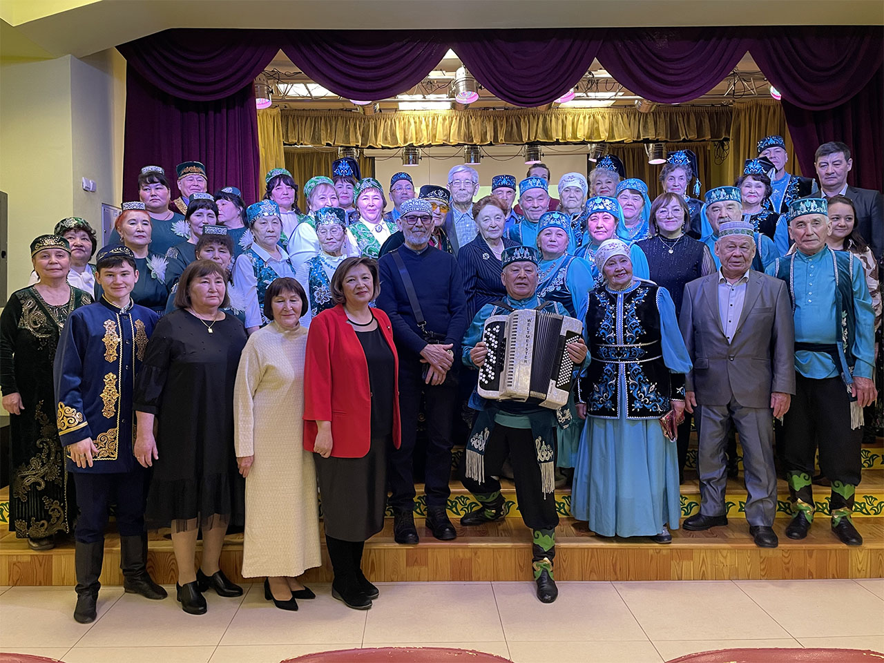 КПРФ поздравила татарский ансамбль «Яшьлеккэ сэяхэт» с 20-летием