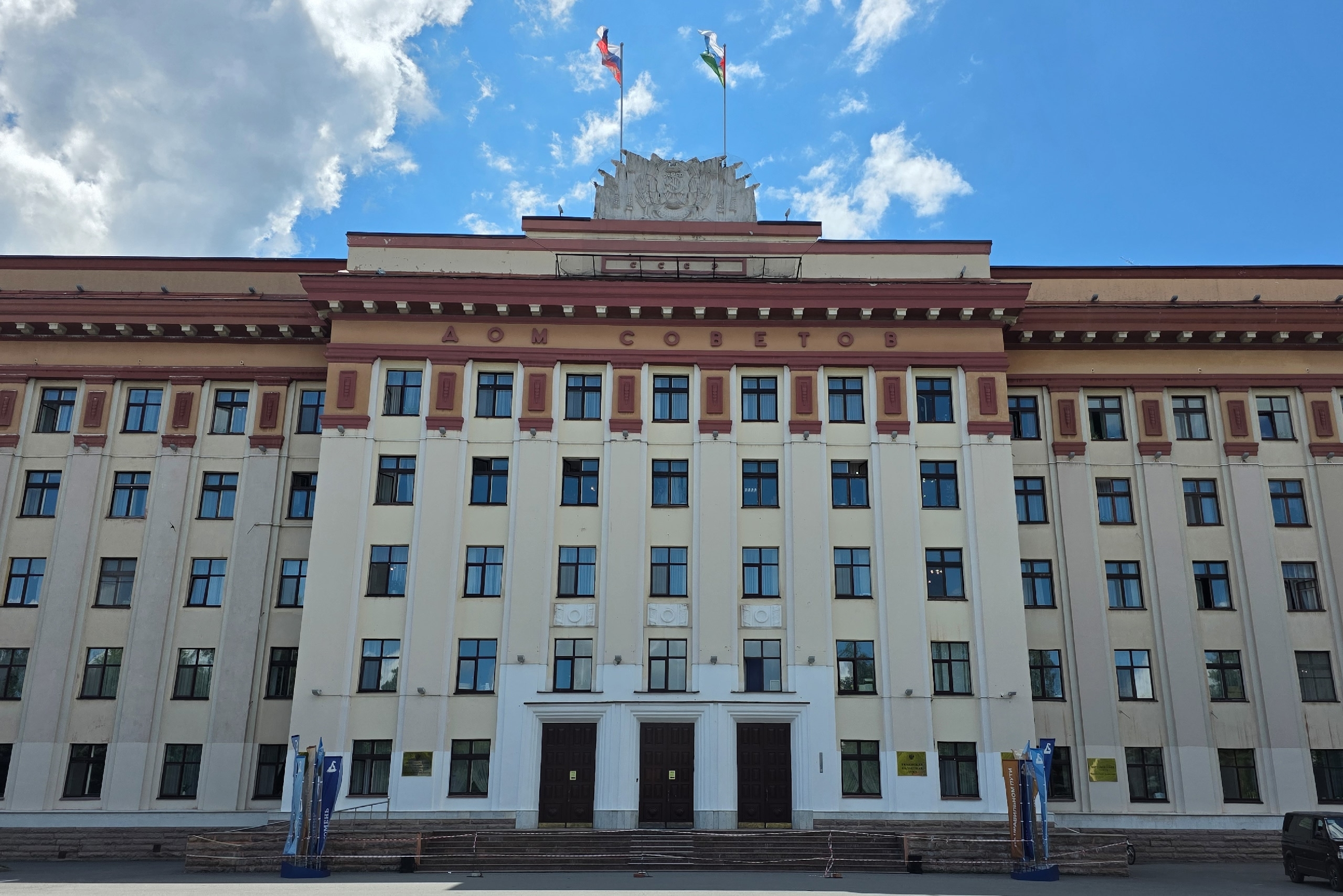 Победа КПРФ! В Тюмени на Дом Советов вернётся герб РСФСР