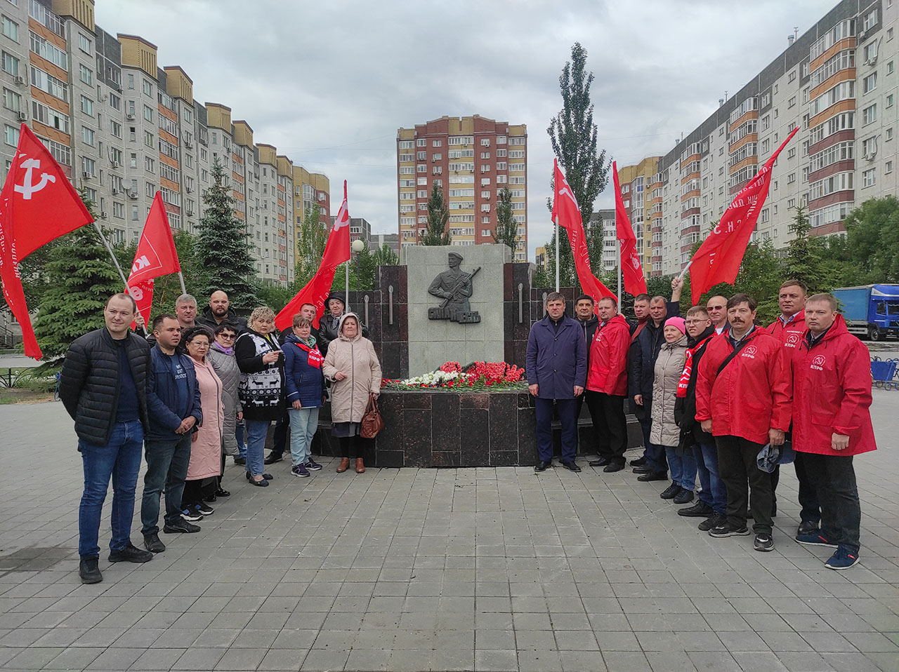Тюменские коммунисты провели автопробег, посвященный Дню памяти и скорби