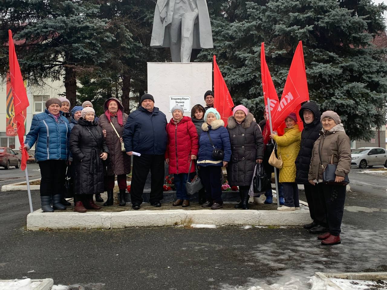 Ярковские коммунисты отметили 108-ю годовщину Великого Октября