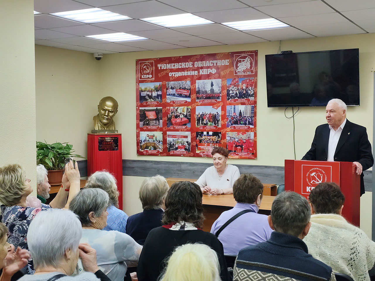 Депутат Госдумы от КПРФ Виктор Соболев провёл встречу с избирателями в Тюмени