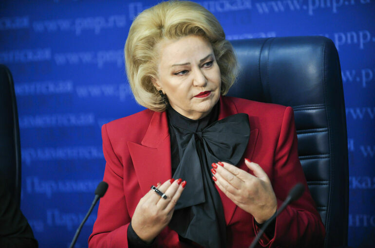 
                        Председатель комитета Госдумы Нина Останина выразила обеспокоенность закрытием школы в с. Мальково                    