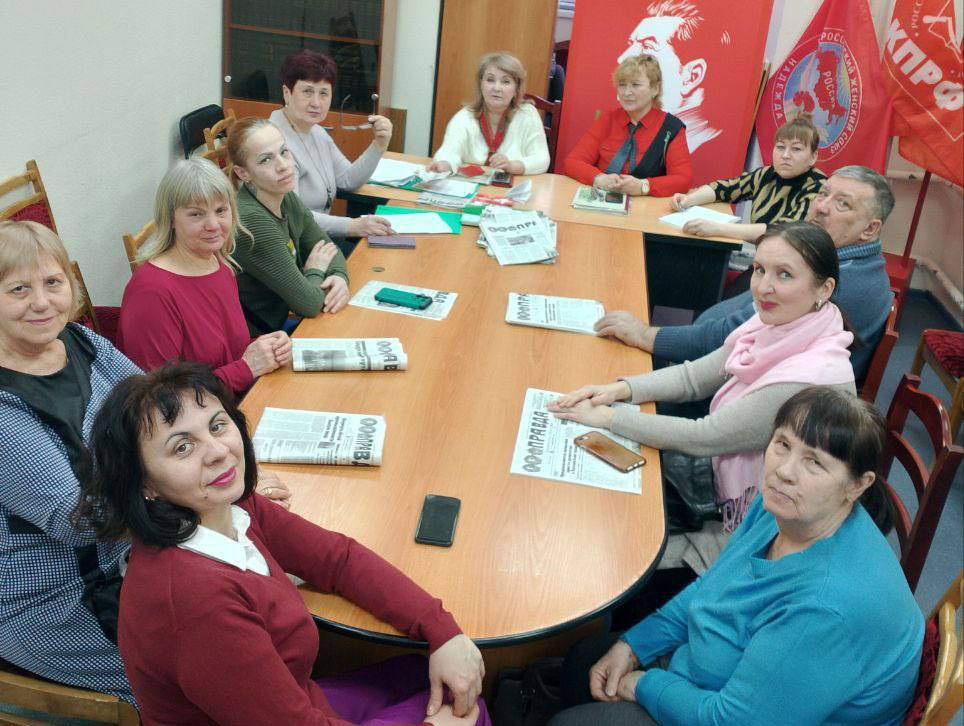 В первичном отделении КПРФ № 11 почтили память героев и отметили День Красной Армии