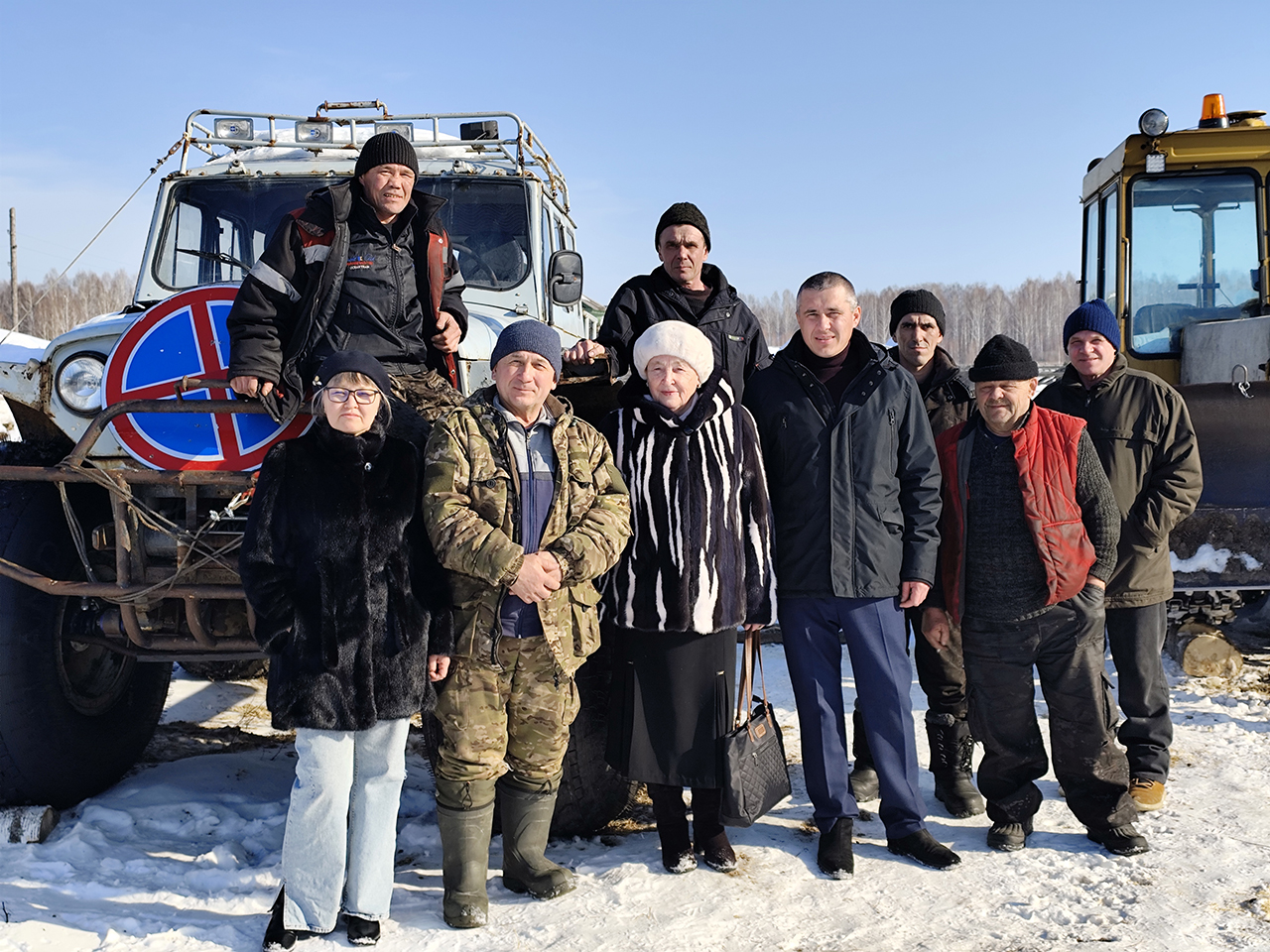 Тамара Казанцева посетила труднодоступные территории Заболотья, где встретилась бригадой, построившей зимники