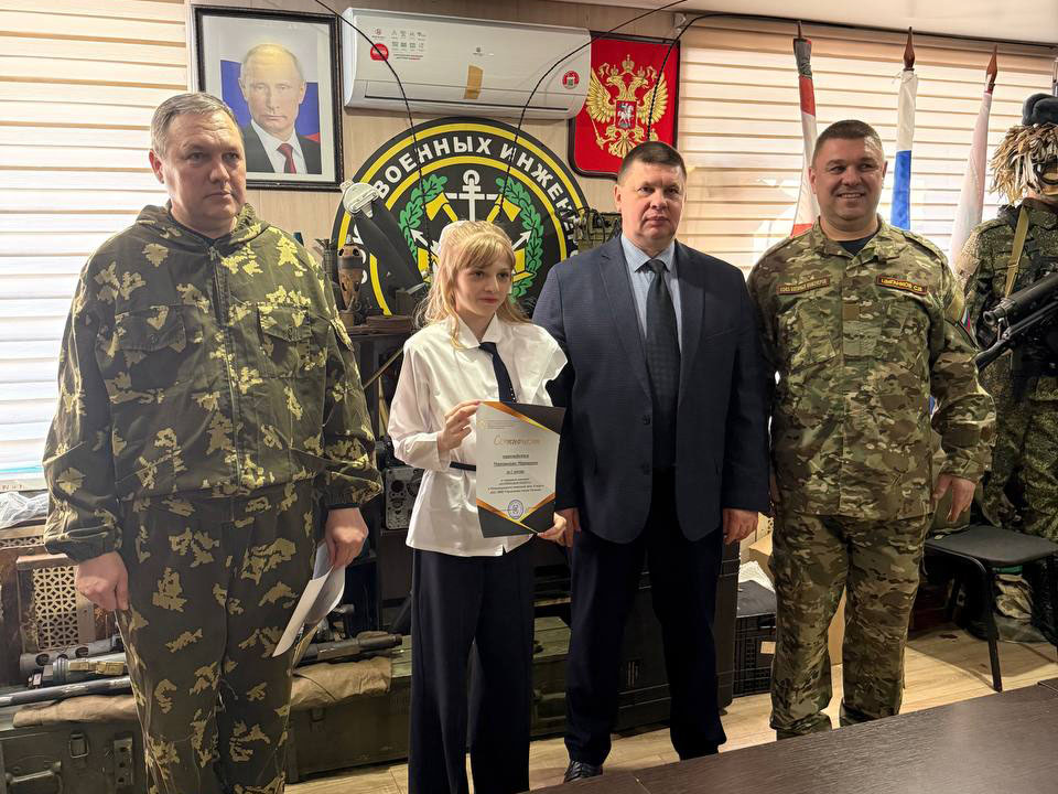 Активист КПРФ Дмитрий Санников принял участие в награждении юных победителей конкурса ко Дню защитника Отечества