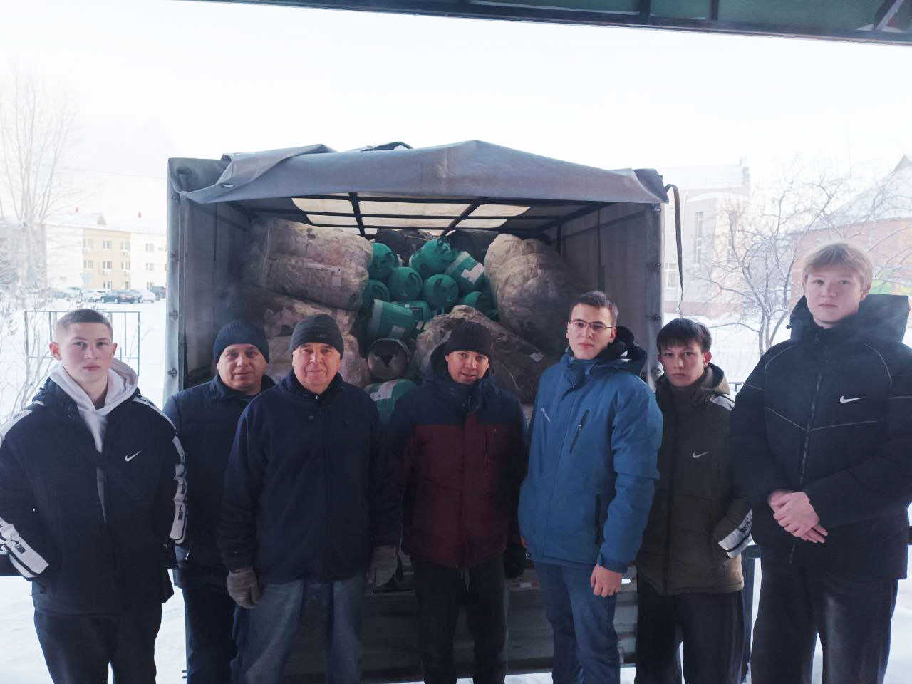 Активисты Голышмановского райкома КПРФ отправили гуманитарный груз на передовую