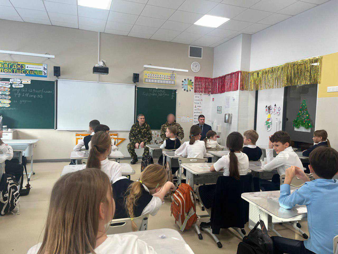 Активист КПРФ Дмитрий Санников организовал для тюменских школьников урок мужества с участником СВО