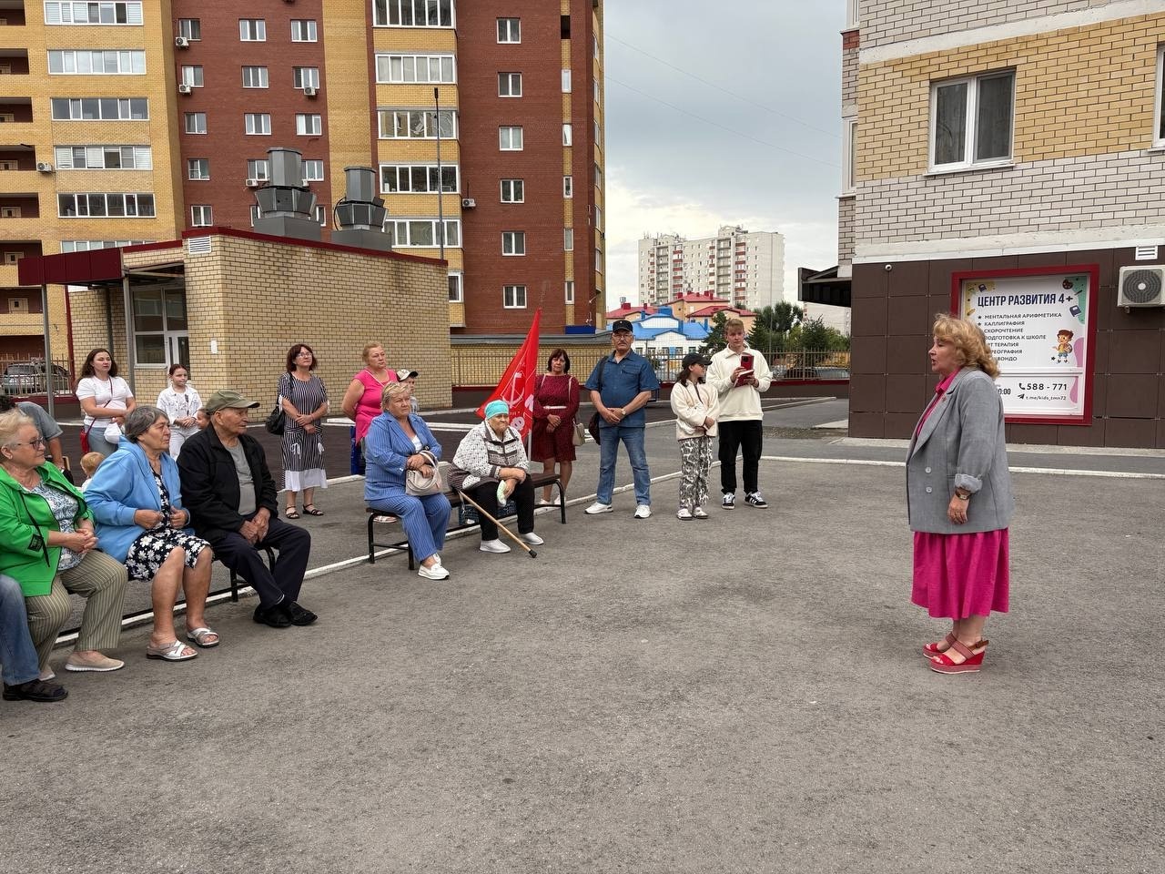 Кандидат от КПРФ Татьяна Казанцева обсудила наболевшие вопросы с жителями ЖК «Дружба»