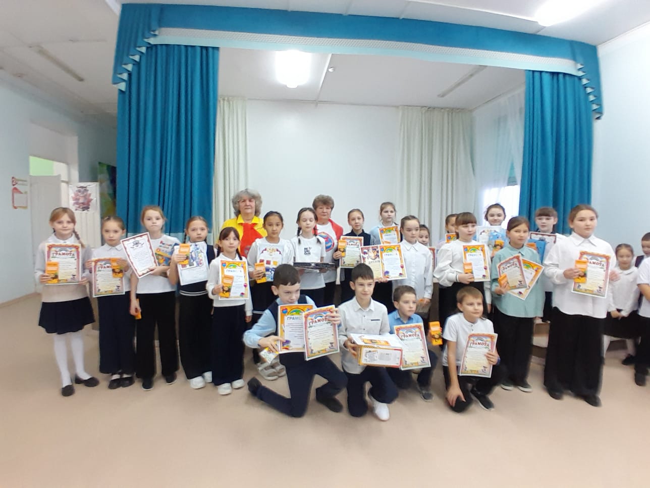 Активисты женского союза в Казанском районе вручили награды участникам конкурса, посвящённого Дню матери