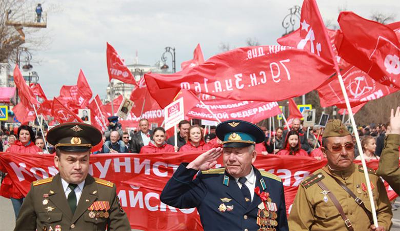 Колонна КПРФ в Тюмени прошла праздничным маршем по главной улице