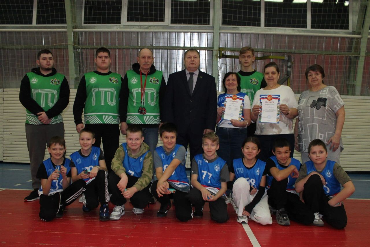 В Абатском районе активисты КПРФ и три поколения семей сдали нормативы ГТО в преддверии 23 февраля