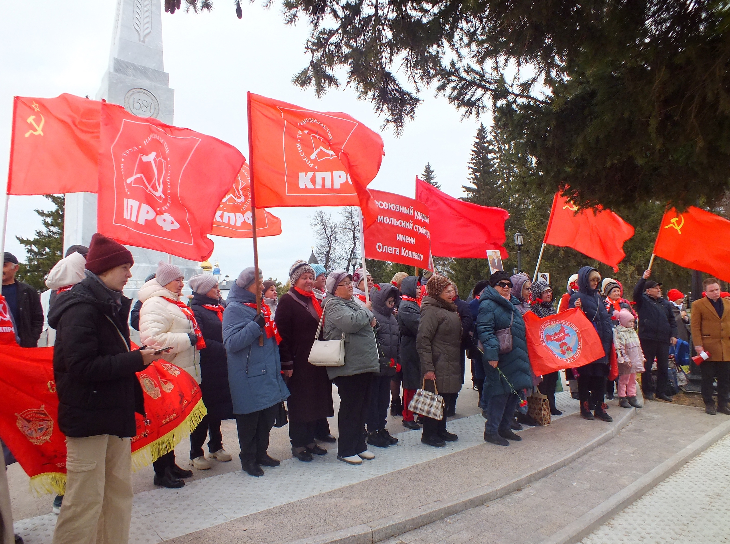 Тобольские коммунисты отметили день рождения Ленинского комсомола